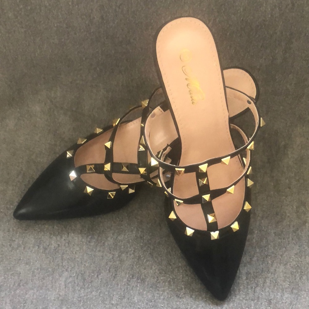 Designer 👨‍🎨 Inspired” Black Studded Mule